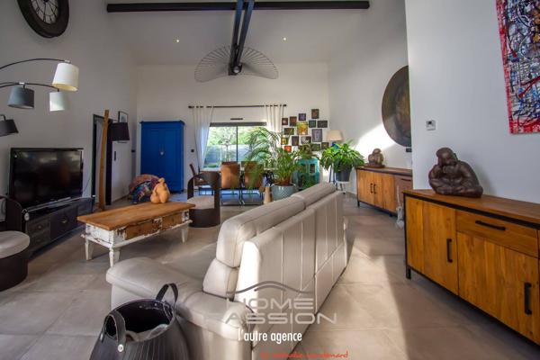 BREUILLET - SUPERBE MAISON MODERNE AVEC PISCINE