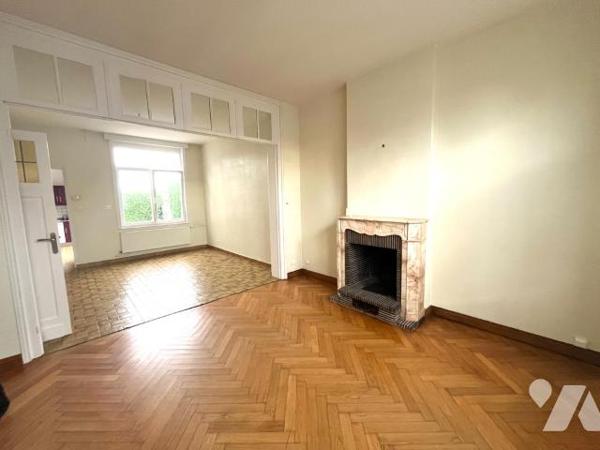 En exclusivité chez votre notaire !
Charmante Maison de ville semi-mitoyenne au centre de Stee...