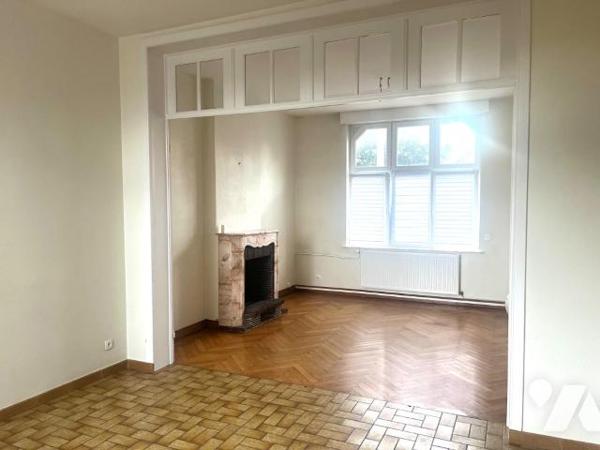 En exclusivité chez votre notaire !
Charmante Maison de ville semi-mitoyenne au centre de Stee...