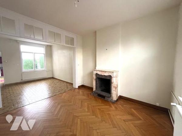 En exclusivité chez votre notaire !
Charmante Maison de ville semi-mitoyenne au centre de Stee...