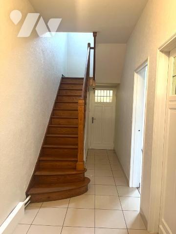 En exclusivité chez votre notaire !
Charmante Maison de ville semi-mitoyenne au centre de Stee...