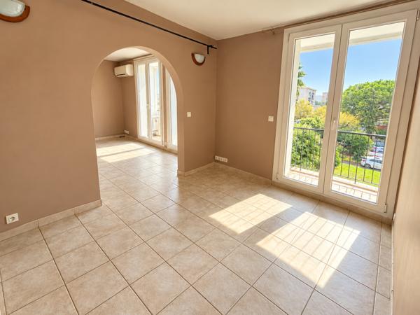 MARIGNANE – BEAU T4 EN PARFAIT ÉTAT AVEC BALCON ET CLIMATISATION – RÉSIDENCE AVEC GARDIEN