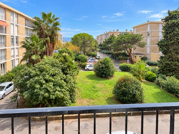 MARIGNANE – BEAU T4 EN PARFAIT ÉTAT AVEC BALCON ET CLIMATISATION – RÉSIDENCE AVEC GARDIEN