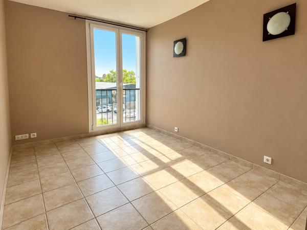 MARIGNANE – BEAU T4 EN PARFAIT ÉTAT AVEC BALCON ET CLIMATISATION – RÉSIDENCE AVEC GARDIEN