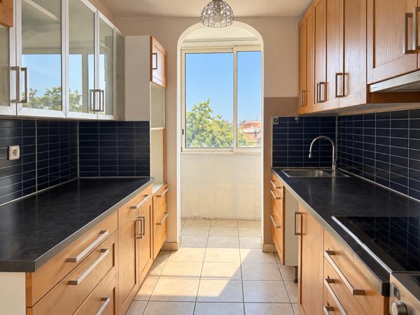MARIGNANE – BEAU T4 EN PARFAIT ÉTAT AVEC BALCON ET CLIMATISATION – RÉSIDENCE AVEC GARDIEN