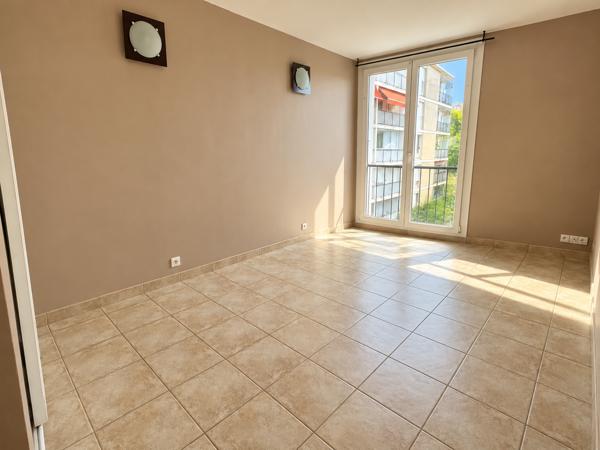 MARIGNANE – BEAU T4 EN PARFAIT ÉTAT AVEC BALCON ET CLIMATISATION – RÉSIDENCE AVEC GARDIEN