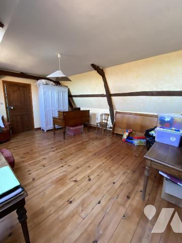 BERLES-MONCHEL - Jolie maison individuelle type longère, en pierres blanches