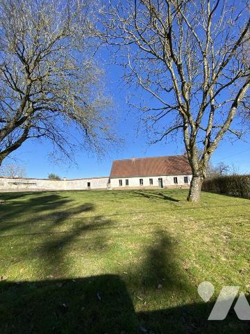 BERLES-MONCHEL - Jolie maison individuelle type longère, en pierres blanches