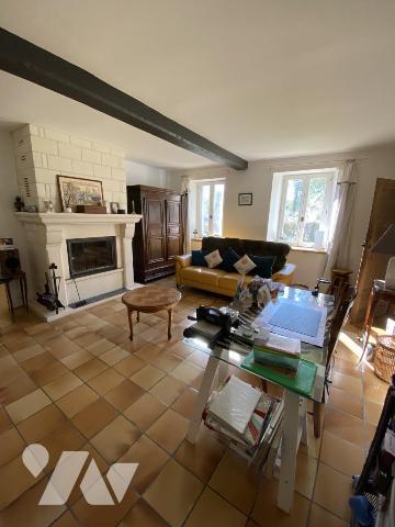 BERLES-MONCHEL - Jolie maison individuelle type longère, en pierres blanches