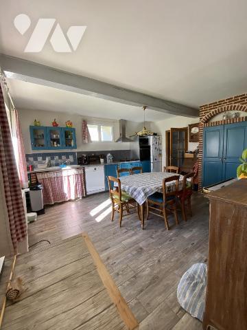 BERLES-MONCHEL - Jolie maison individuelle type longère, en pierres blanches