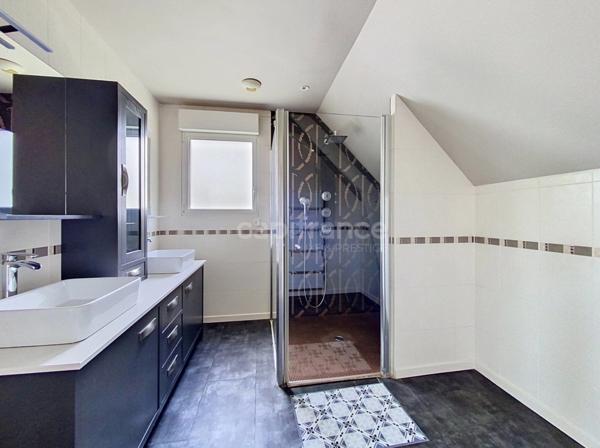 Maison à vendre 7 pièces avec ascenseur.