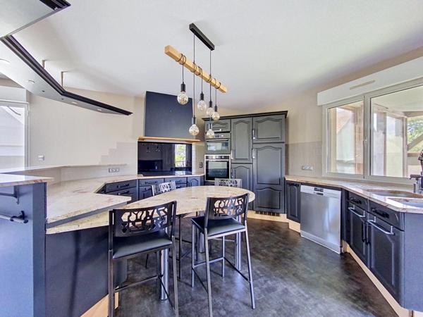 Maison à vendre 7 pièces avec ascenseur.