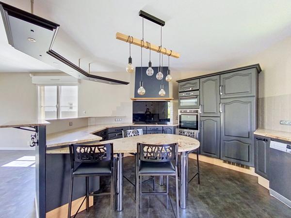 Maison à vendre 7 pièces avec ascenseur.