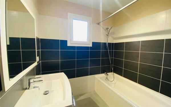 Maison à louer    4 pièces •  Villeveyrac