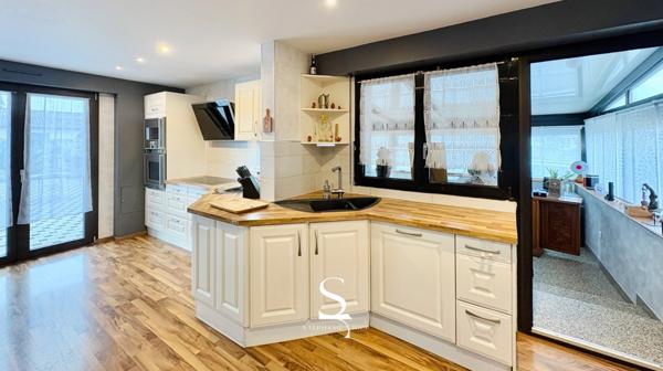 À VENDRE - Maison familiale avec véranda, piscine, à 20 min de Strasbourg