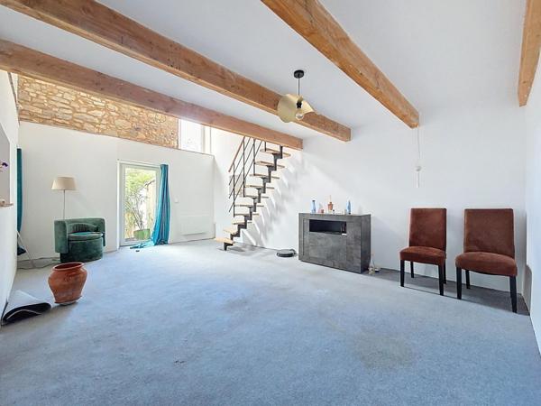 Maison de village rénovée avec terrasse tropézienne et vue dégagée – Hameau de Nissergues (Bédarieux)