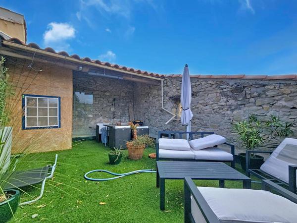 Maison de village rénovée avec terrasse tropézienne et vue dégagée – Hameau de Nissergues (Bédarieux)