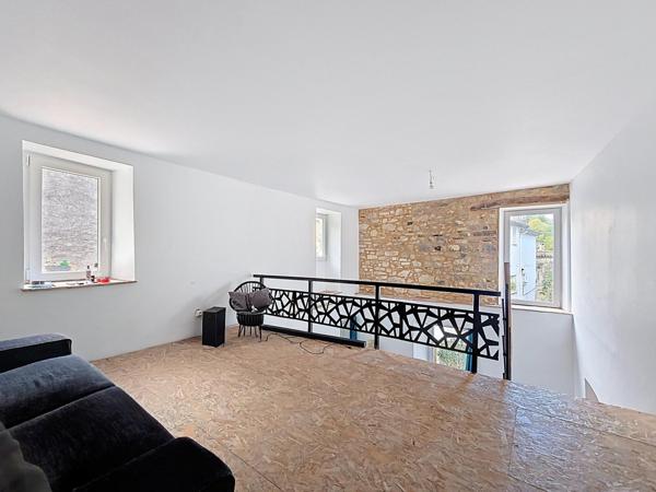 Maison de village rénovée avec terrasse tropézienne et vue dégagée – Hameau de Nissergues (Bédarieux)