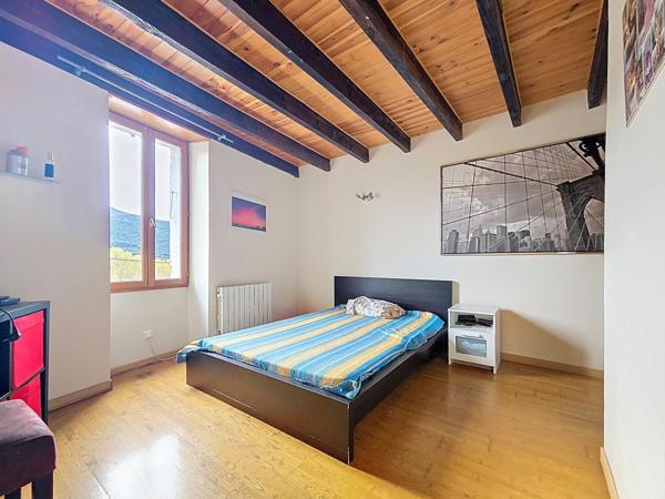 Maison de village rénovée avec terrasse tropézienne et vue dégagée – Hameau de Nissergues (Bédarieux)