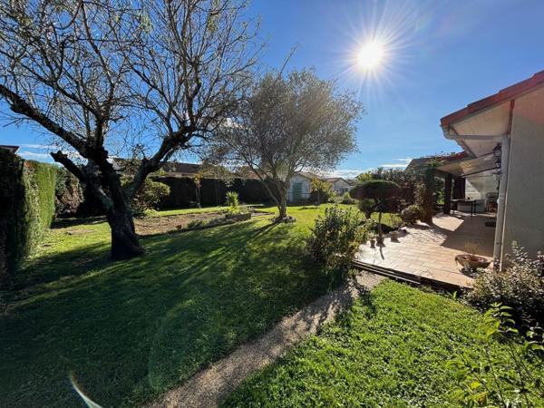 Maison plain pied de 94m2 sur parcelle arborée de 533m2.