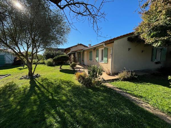 Maison plain pied de 94m2 sur parcelle arborée de 533m2.