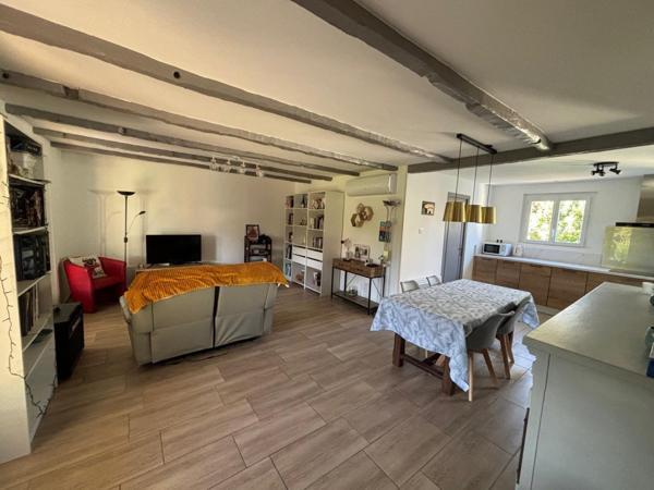 Maison plain pied de 94m2 sur parcelle arborée de 533m2.