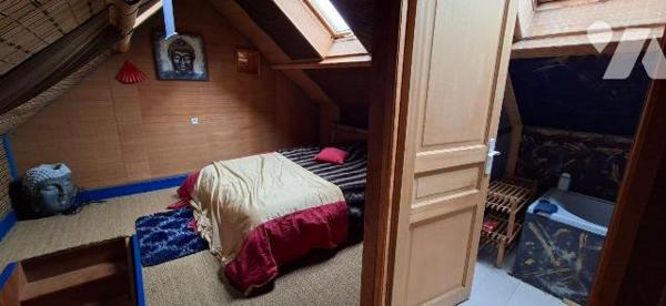 Nous vous proposons à CRECY SUR SERRE cette sympathique maison de ville semie-mitoyenne, inclua...