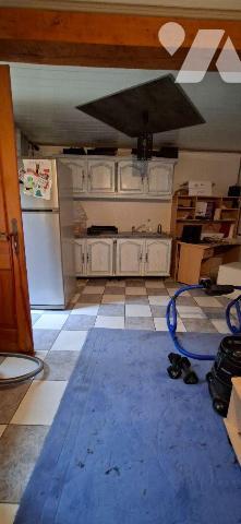 Nous vous proposons à CRECY SUR SERRE cette sympathique maison de ville semie-mitoyenne, inclua...