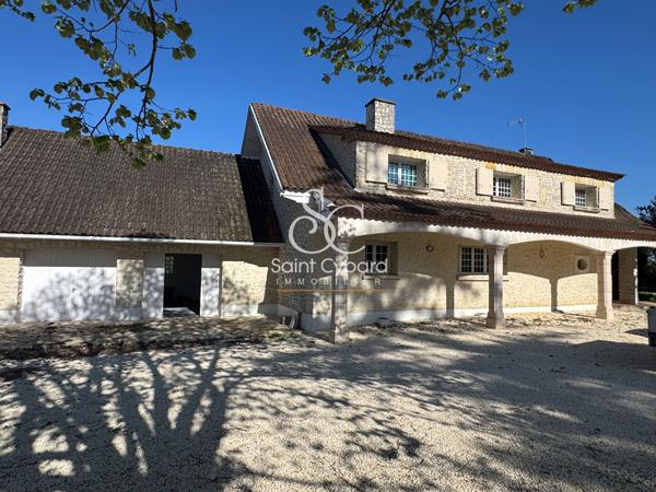 Roullet St Estèphe – Maison très belles prestations – Beaux volumes