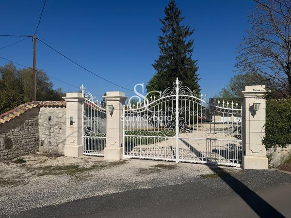 Roullet St Estèphe – Maison très belles prestations – Beaux volumes