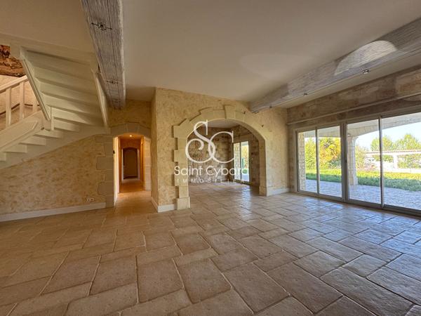 Roullet St Estèphe – Maison très belles prestations – Beaux volumes