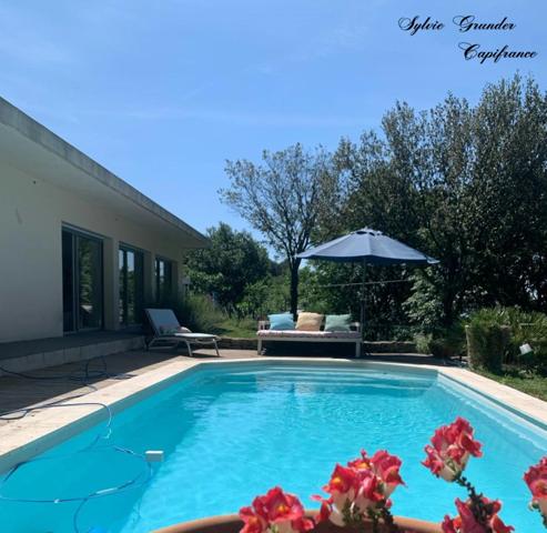 Dpt Bouches du Rhône (13), à vendre VERNEGUES maison P5 de 180 m² - Terrain de 1 300,00 m² - Plain pied