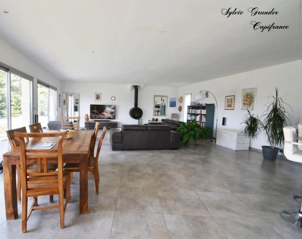 Dpt Bouches du Rhône (13), à vendre VERNEGUES maison P5 de 180 m² - Terrain de 1 300,00 m² - Plain pied