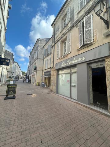 LOCAL COMMERCIAL CENTRE VILLE SAINTES (17100)