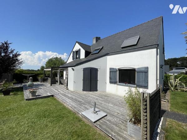 Maison familiale avec chambre au rez de chaussée, jardin et carport.