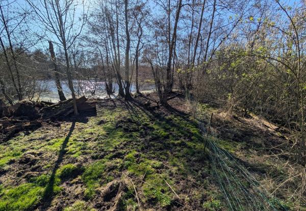 TERRAIN DE LOISIR AVEC MOBIL HOME ET ETANG