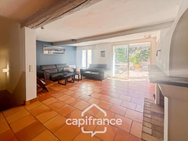 Maison à vendre 8 pièces LA CRAU (83) - Sur la place du Village - lumineuse - 165m²
