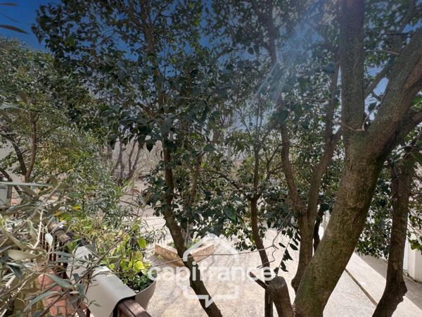 Maison à vendre 8 pièces LA CRAU (83) - Sur la place du Village - lumineuse - 165m²