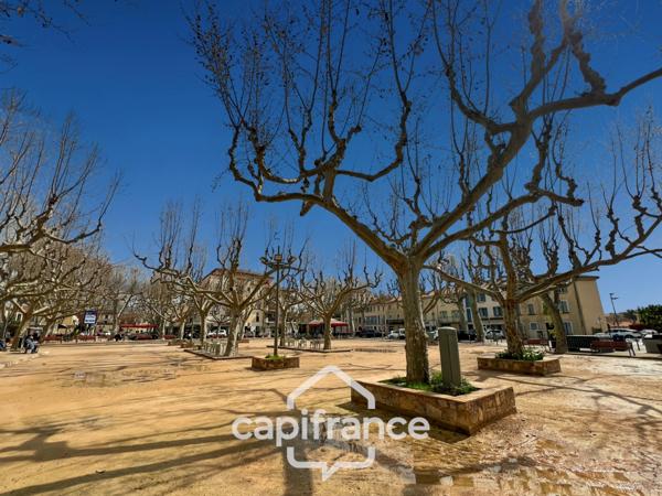 Maison à vendre 8 pièces LA CRAU (83) - Sur la place du Village - lumineuse - 165m²