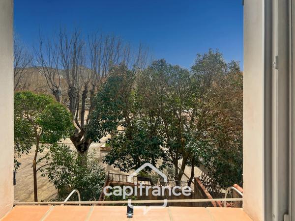 Maison à vendre 8 pièces LA CRAU (83) - Sur la place du Village - lumineuse - 165m²