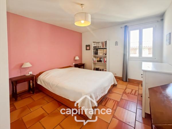 Maison à vendre 8 pièces LA CRAU (83) - Sur la place du Village - lumineuse - 165m²