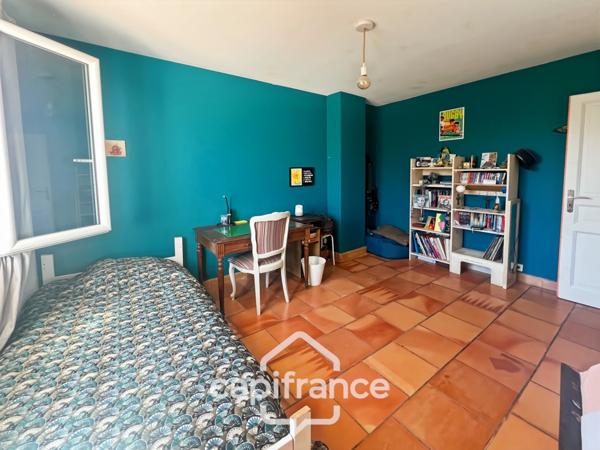 Maison à vendre 8 pièces LA CRAU (83) - Sur la place du Village - lumineuse - 165m²