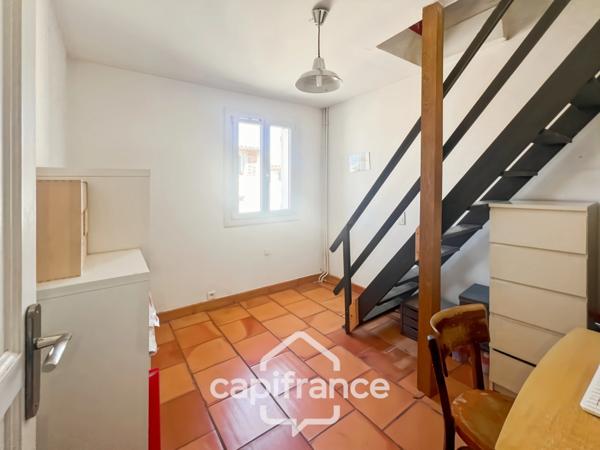 Maison à vendre 8 pièces LA CRAU (83) - Sur la place du Village - lumineuse - 165m²