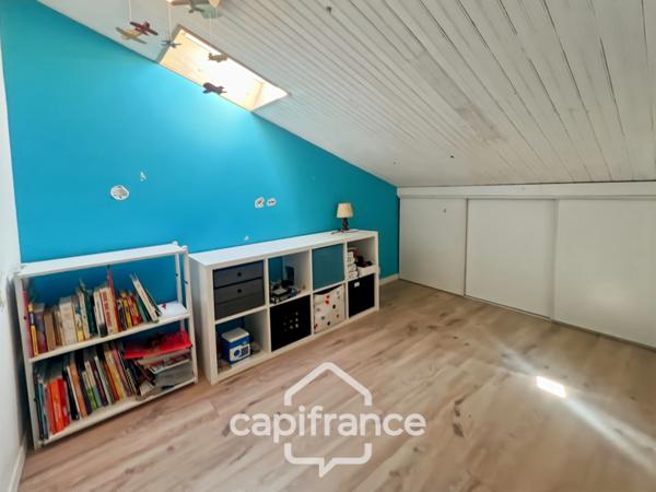 Maison à vendre 8 pièces LA CRAU (83) - Sur la place du Village - lumineuse - 165m²