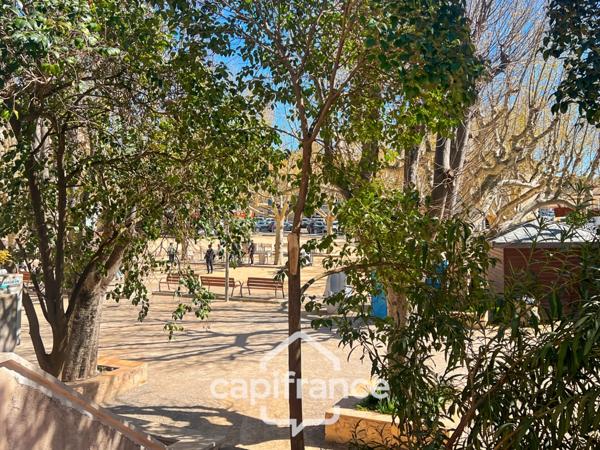 Maison à vendre 8 pièces LA CRAU (83) - Sur la place du Village - lumineuse - 165m²