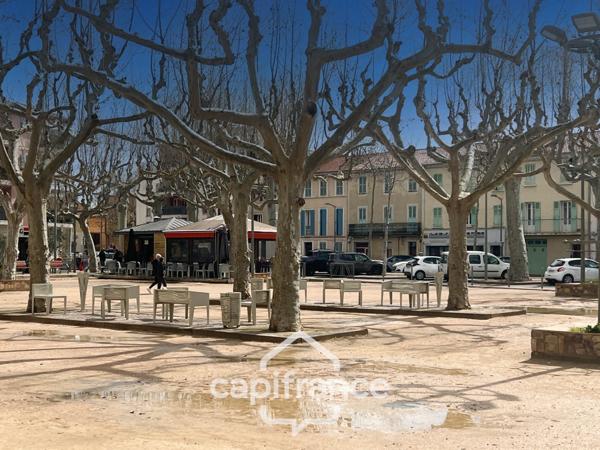 Maison à vendre 8 pièces LA CRAU (83) - Sur la place du Village - lumineuse - 165m²