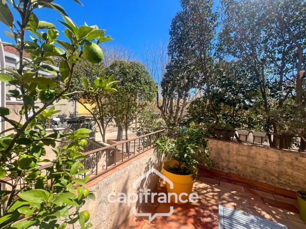 Maison à vendre 8 pièces LA CRAU (83) - Sur la place du Village - lumineuse - 165m²