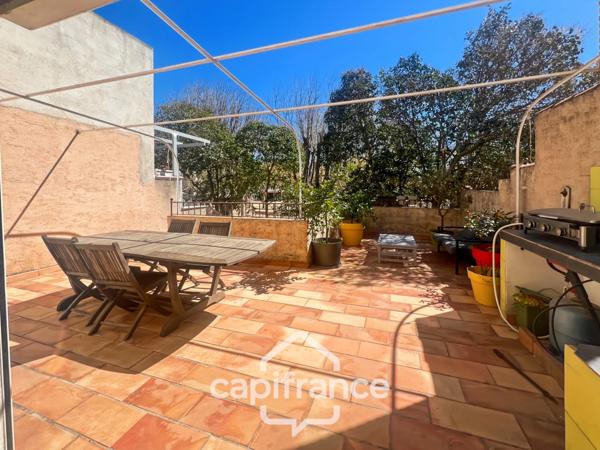 Maison à vendre 8 pièces LA CRAU (83) - Sur la place du Village - lumineuse - 165m²