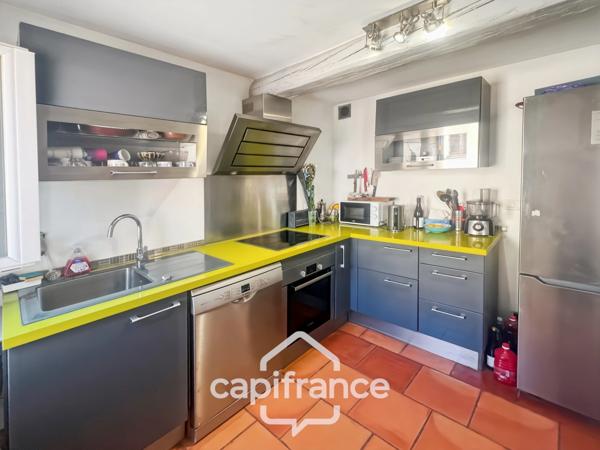 Maison à vendre 8 pièces LA CRAU (83) - Sur la place du Village - lumineuse - 165m²