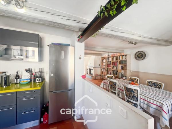 Maison à vendre 8 pièces LA CRAU (83) - Sur la place du Village - lumineuse - 165m²